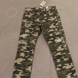 NWT Childrens place sz 5 camo pants